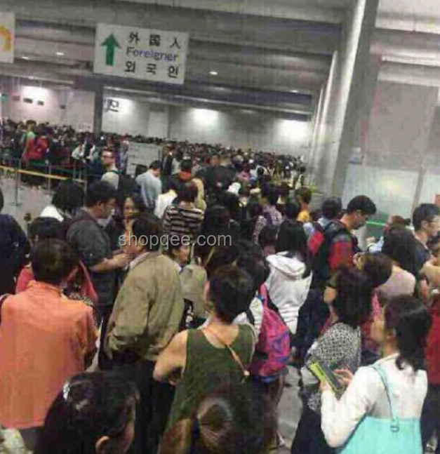 中国游客日本京都安全警示：砍伤事件解析